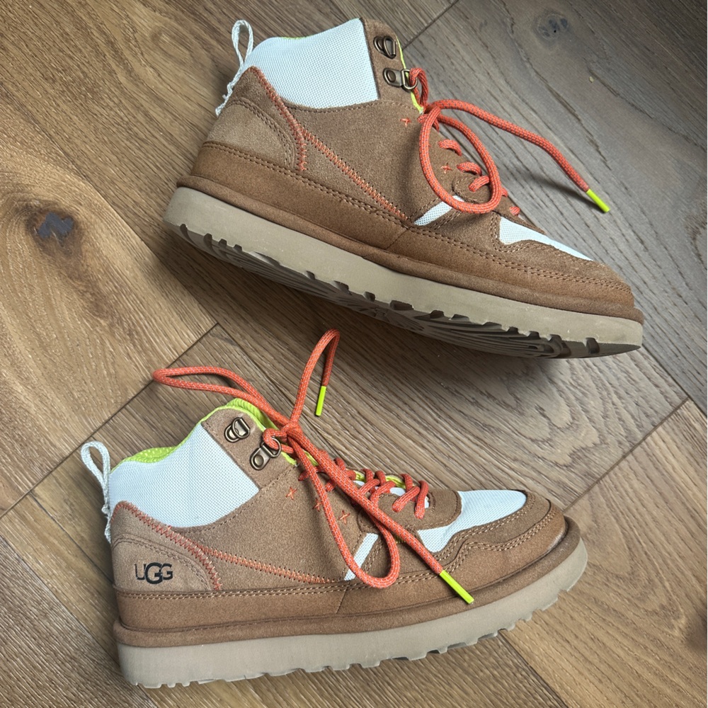 UGG Women’s Highland High Top Heritage Hiking Boot Chestnut Suede Size 7.5